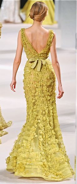 vestidos-de-renda-longo-dourado