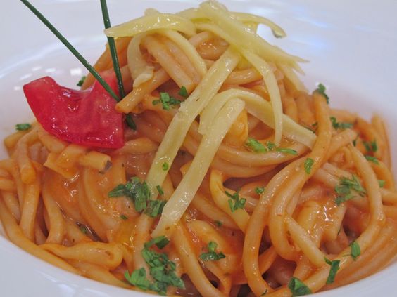 Macarrão na panela de pressão