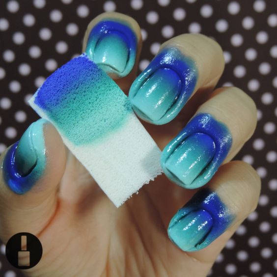 unhas decoradas azul moda 2019