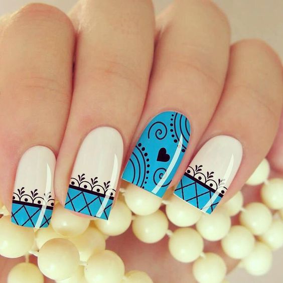 unhas decoradas com adesivos azul