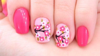 unhas decoradas com flores moda 2019