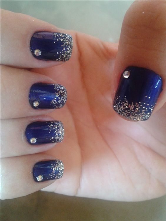 Unhas decoradas com Pedra