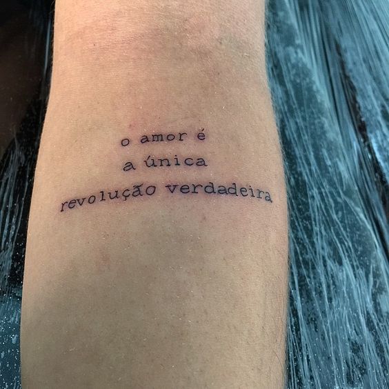 Tatuagens Escritas Femininas