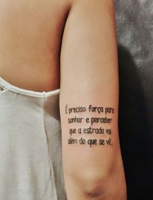 tatuagens escritas femininas