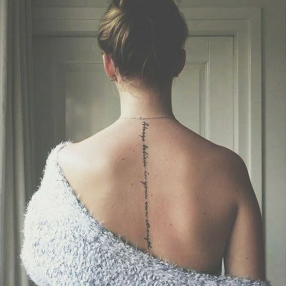 tatuagens escritas femininas